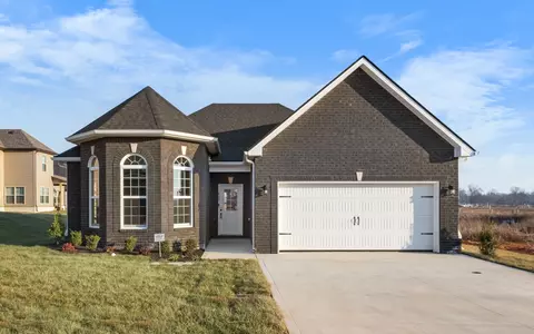 605 Kinross Dr, Clarksville, TN 37043