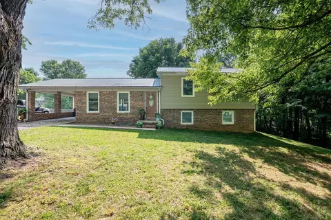 31 Hilltop Rd, Fayetteville, TN 37334