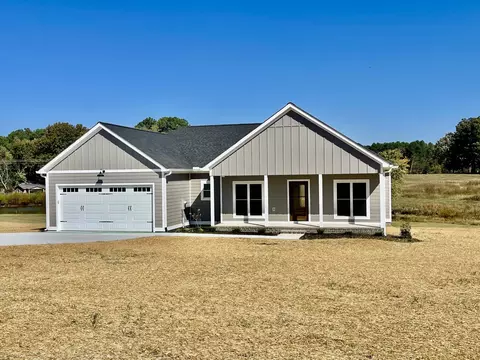 97 Baker Ct, Lawrenceburg, TN 38464