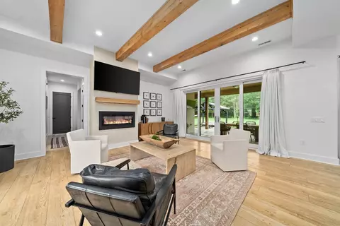 Living - 1240 John Windrow Rd, Eagleville, TN 37060 photo 1 of 3