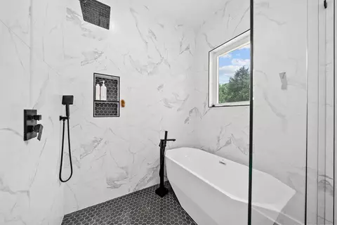 Bath - 1240 John Windrow Rd, Eagleville, TN 37060 photo 4 of 6