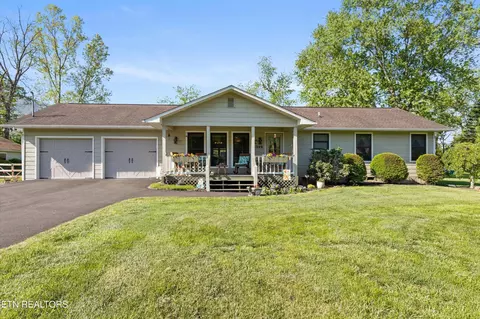 2229 Meadowbrook Ln, Sevierville, TN 37862