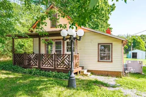 407 College St, Portland, TN 37148