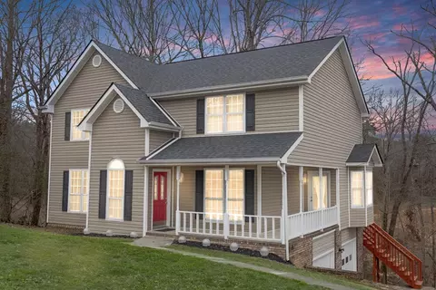 423 Golden Oaks Dr, Hixson, TN 37343