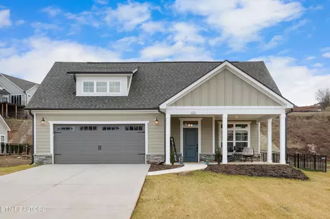 135 Cherry Blossom Ct, Lenoir City, TN 37772