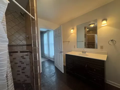 Bath - 2207 Wolfe Rd, White Bluff, TN 37187 photo 4 of 5