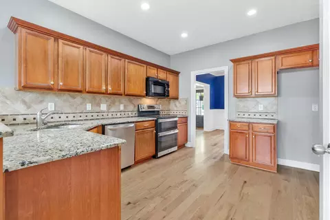 Kitchen - 193 Red Jacket Trce, Murfreesboro, TN 37127 photo 2 of 3