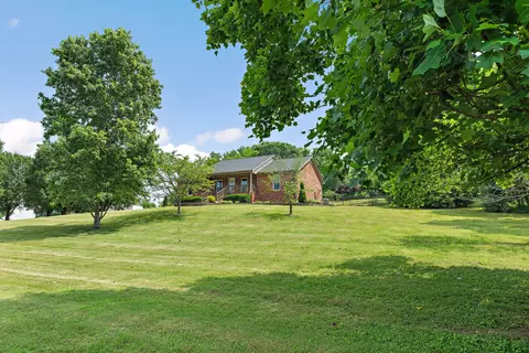2952 Carters Creek Station Rd, Columbia, TN 38401