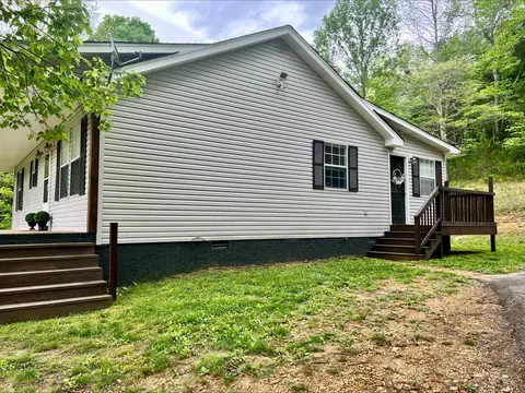 Exterior - 831 Harris Rd, Dickson, TN 37055 photo 3 of 5