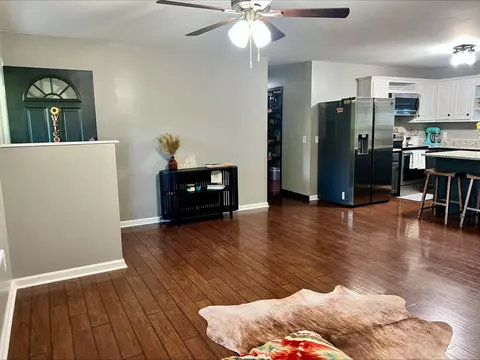 Entry Way - 831 Harris Rd, Dickson, TN 37055 photo 2 of 3