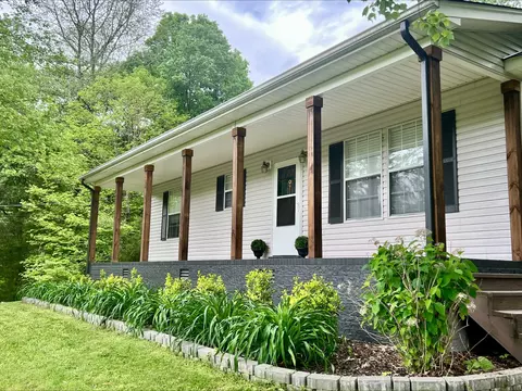 Exterior - 831 Harris Rd, Dickson, TN 37055 photo 2 of 5