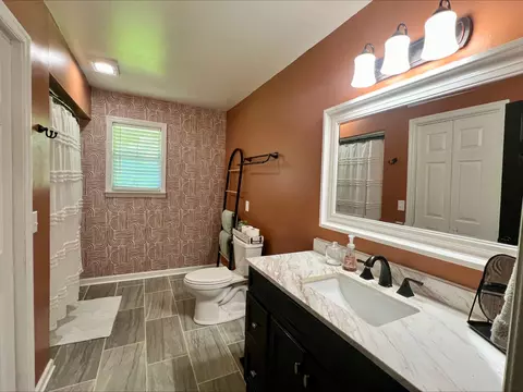 Bath - 831 Harris Rd, Dickson, TN 37055 photo 1 of 1