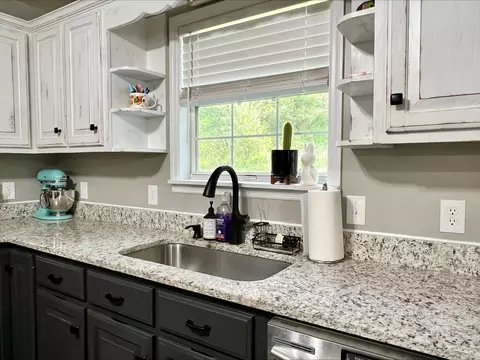 Kitchen - 831 Harris Rd, Dickson, TN 37055 photo 2 of 3