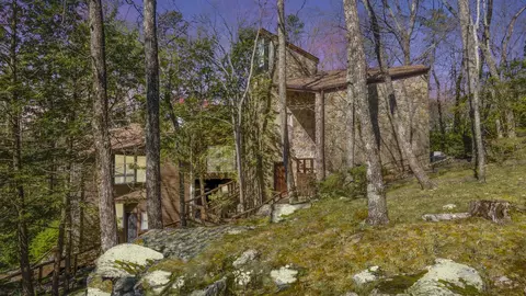 401 Mcfarland Rd #2, Lookout Mountain, GA 30750