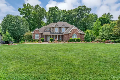 4090 Ironwood Dr, Greenbrier, TN 37073