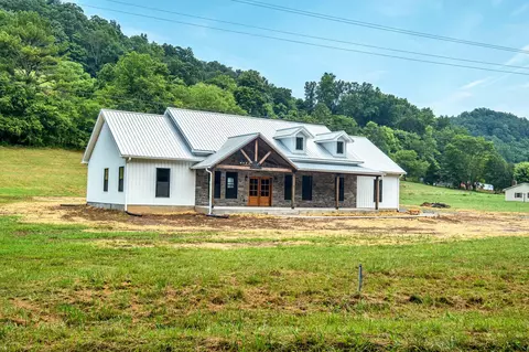 53 Kemp Hollow Rd, Pleasant Shade, TN 37145