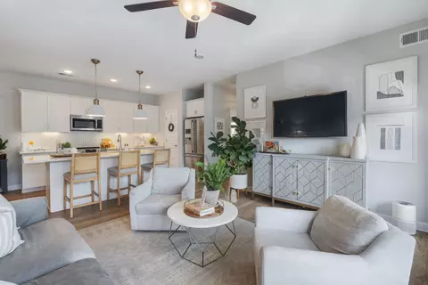 7483 Highway 70 S #203, Nashville, TN 37221