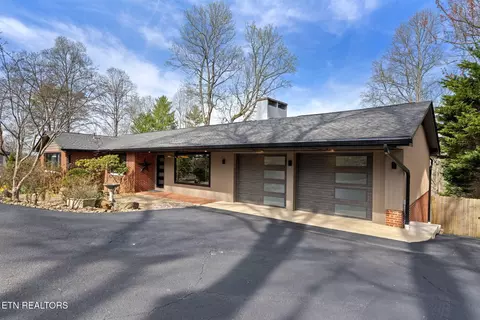 106 Westoverlook Dr, Oak Ridge, TN 37830