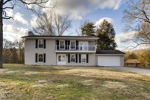 15 Asbury Ln, Oak Ridge, TN 37830
