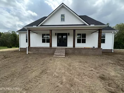 402 Peach Ln, Jamestown, TN 38556