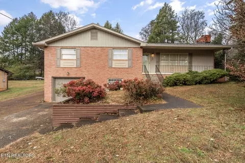 525 Greenwood Dr, Clinton, TN 37716