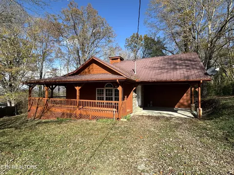 120 Jackson Dr, Harriman, TN 37748
