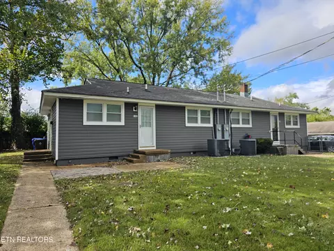 140142 Maryville Cir, Oak Ridge, TN 37830