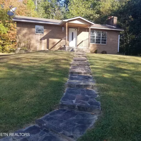 138 Ray Cross Rd, Harriman, TN 37748