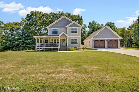 1127 Whispering Pine Ln, Jamestown, TN 38556