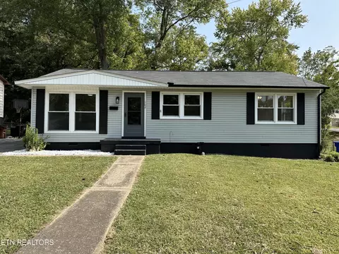 102 Ashland Ln, Oak Ridge, TN 37830