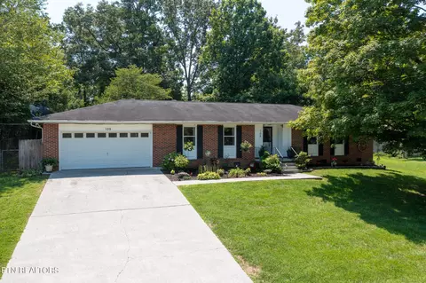 105 Edmonds Dr, Oliver Springs, TN 37840