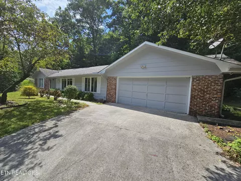 148 Glassboro Dr, Oak Ridge, TN 37830