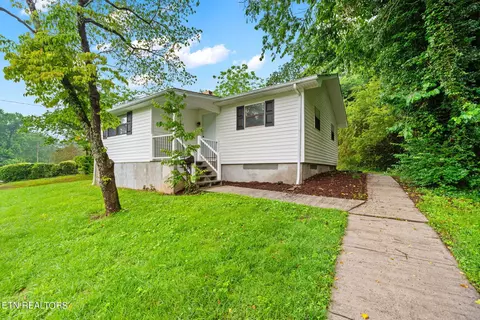 174 Outer Dr, Oak Ridge, TN 37830