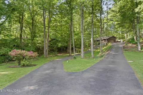 131 Amanda Dr, Oak Ridge, TN 37830