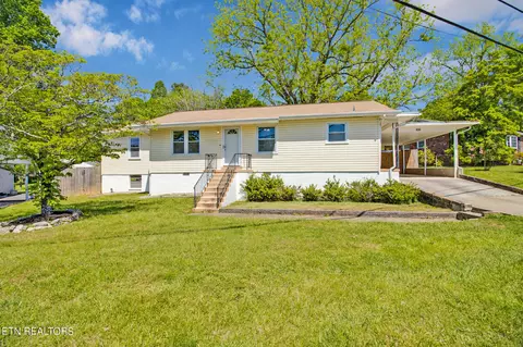 616 Robertsville Rd, Oak Ridge, TN 37830