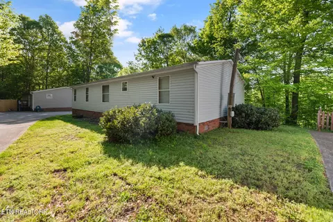180 Cutters Ln, Clinton, TN 37716