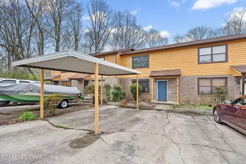 105 High Point Ln, Oak Ridge, TN 37830
