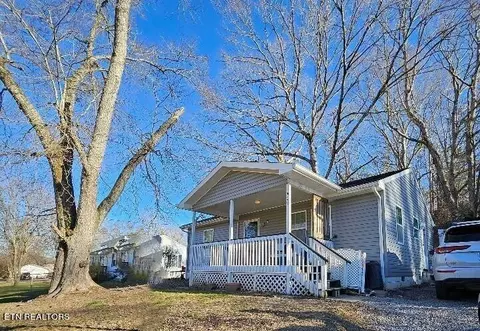 409 Valley Dr, Oliver Springs, TN 37840