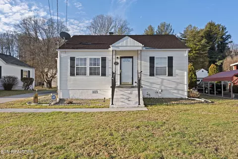 908 Riverview Dr, La Follette, TN 37766