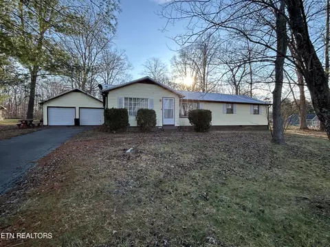 1309 Roy Owens Rd, Jamestown, TN 38556