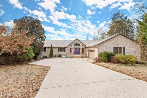 102 Macaw Ln, Oak Ridge, TN 37830