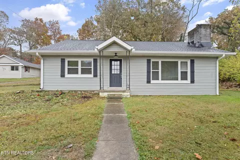 102 Morris Ln, Oak Ridge, TN 37830
