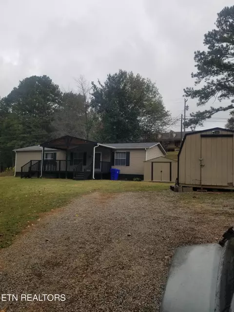 345 Fiske Rd, Harriman, TN 37748