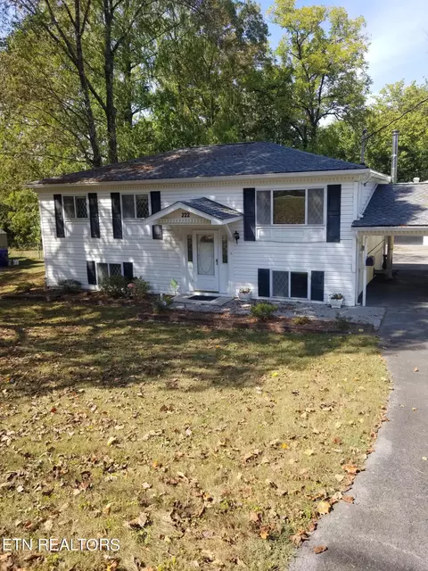 222 Manhattan Ave, Oak Ridge, TN 37830