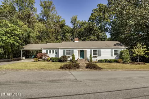 104 Decatur Rd, Oak Ridge, TN 37830