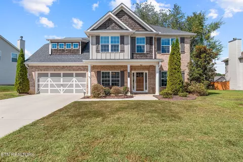 880 W Glenview Dr, Lenoir City, TN 37771