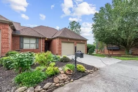 108 Park Meade Dr, Oak Ridge, TN 37830