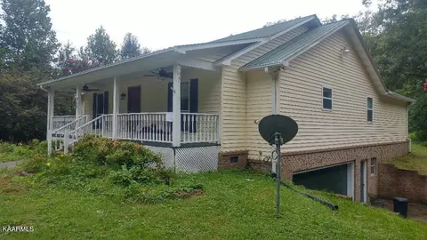 217 Honeysuckle Ln, Oliver Springs, TN 37840