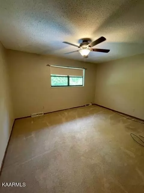 330 S Apache Rd, Clinton, TN 37716 photo 37