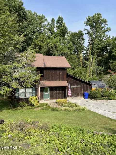 330 S Apache Rd, Clinton, TN 37716 photo 3